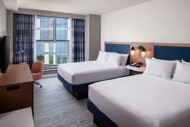 غرفة قياسية بسريرين كوين لذوي الإعاقة، Hampton Inn Boston Seaport District 1/3