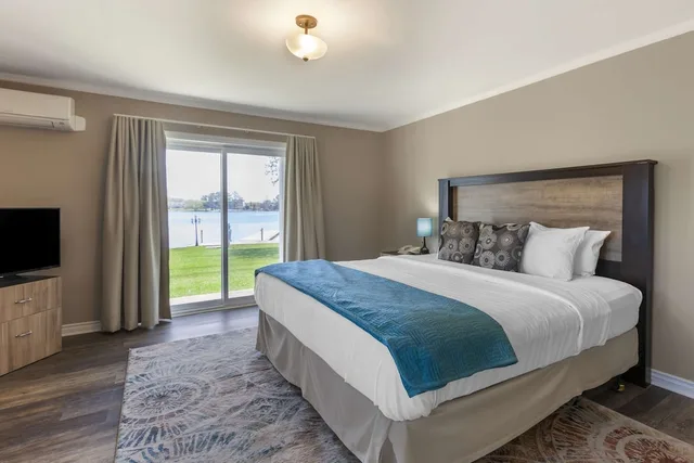 Standard, King Bed, Lake View, Balcony, Christies Mill Waterfront Resort and Spa 3/10