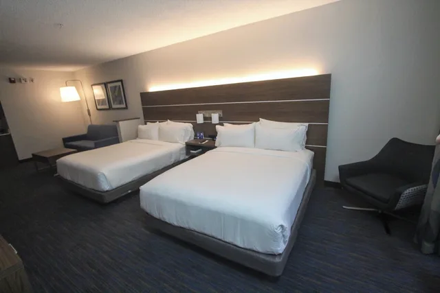 جناح بسريرين كوين مع أريكة لذوي الإعاقة، Holiday Inn Express Hotel And Suites Charleston North 1/4