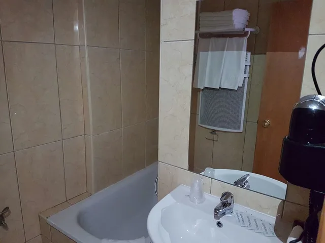 Room, Single, Queen Bed, Hotel Merino 2/2