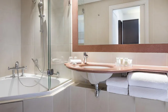غرفة عائلية، Hotel Paris Louvre Opera 4/4