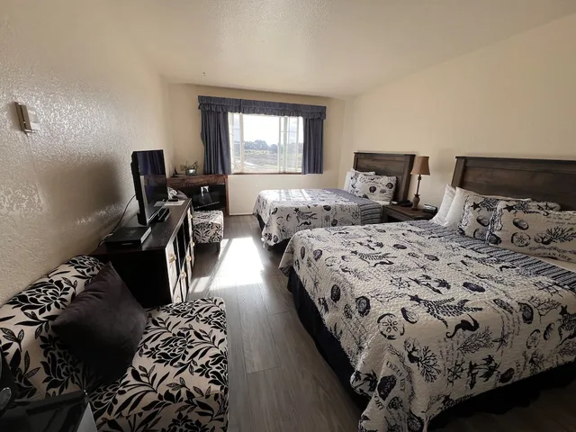 غرفة بسريرين مزدوجين بإطلالة جزئية على البحر، Gualala Country Inn 2/7
