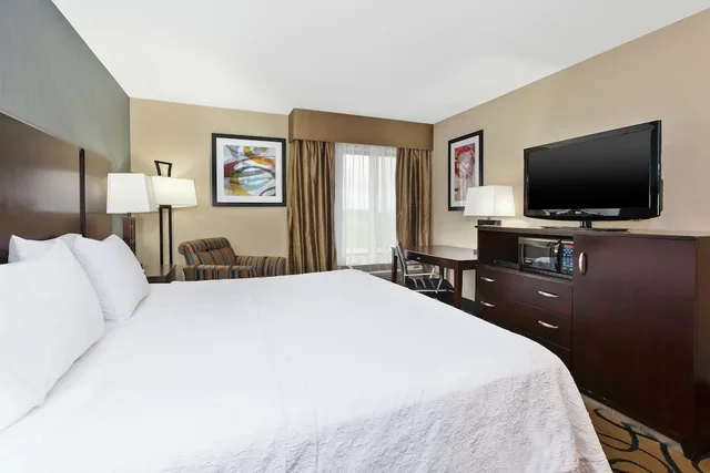 غرفة قياسية بسرير كينج، Hampton Inn Monroe 1/10