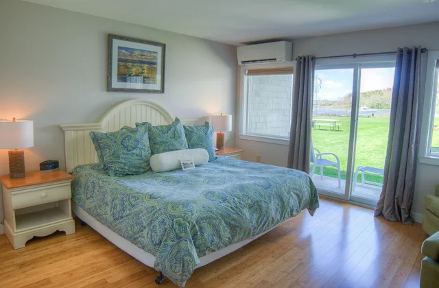 Room, King Bed, Port Side, Accessible، Nonantum Resort 3/5