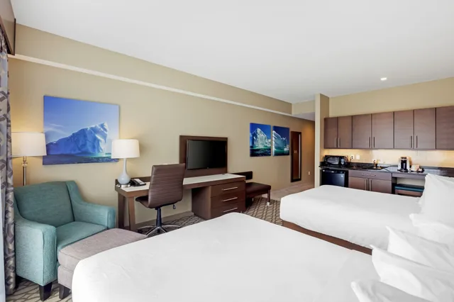 غرفة قياسية بسريرين كوين بمطبخ صغير، Best Western Plus St. John s Airport Hotel and Suites 4/6