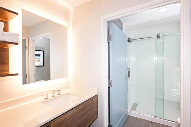 جناح بسرير كينج وسريرين كوين بغرفتي نوم لذوي الإعاقة، Staybridge Suites Denver North Thornton 4/7