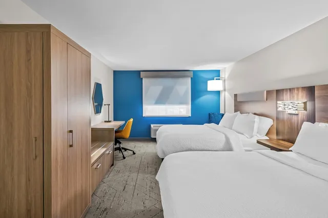 Standard, 2 Queen Beds, Holiday Inn Express Monticello 1/2