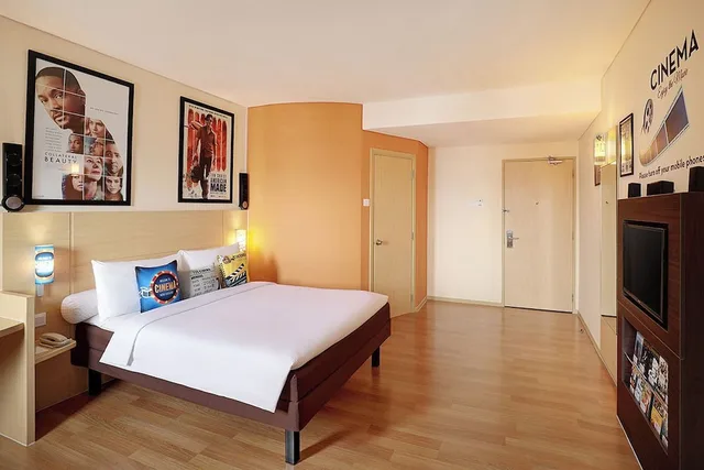 Jungle, Family, Double Bed, Accessible، Ibis Jakarta Harmoni 1/3