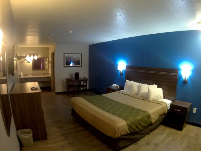 غرفة قياسية بسرير كينج، Rodeway Inn St George North Near Pioneer Park 1/3