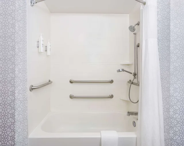 Room, 2 Queen Beds, Bathtub, Accessible, Hampton Inn & Suites Tallahassee I-10 6/6