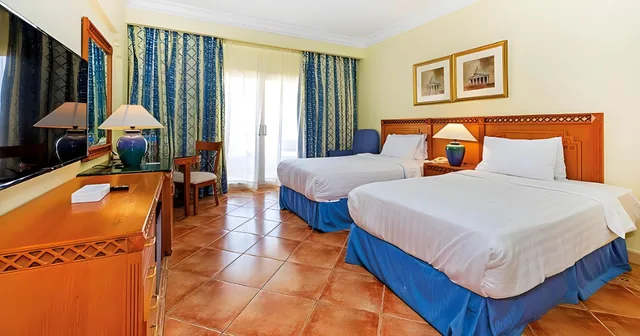 غرفة سوبيريور بسريرين مزدوجين بإطلالة على البحر، Old Palace Resort Sahl Hasheesh 1/1