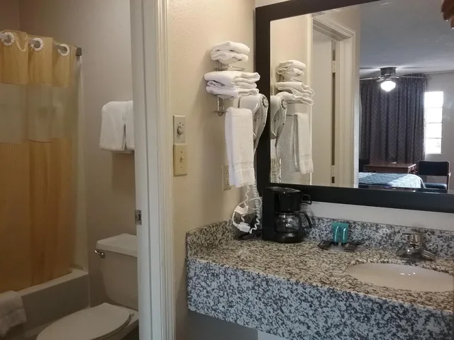 غرفة بسرير كوين للمدخنين، Americas Best Value Inn Blue Ridge 3/3