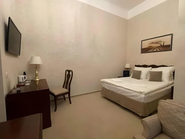 غرفة كلاسيكية بسرير مزدوج، OPERA16 Guestrooms 2/2