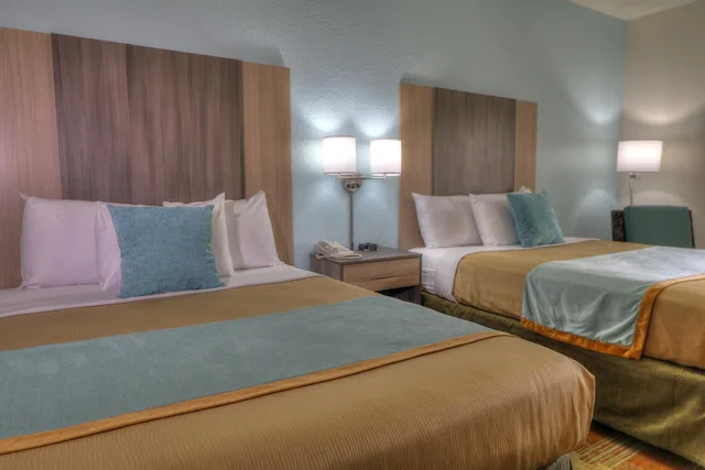 غرفة بسريرين كوين بشرفة، Pigeon River Inn 2/10