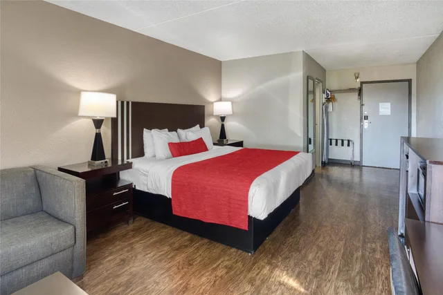غرفة بسرير كينج، SureStay by Best Western Greenville 1/3
