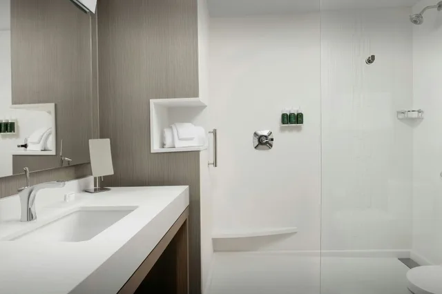 غرفة، Courtyard by Marriott Portland East 1/3