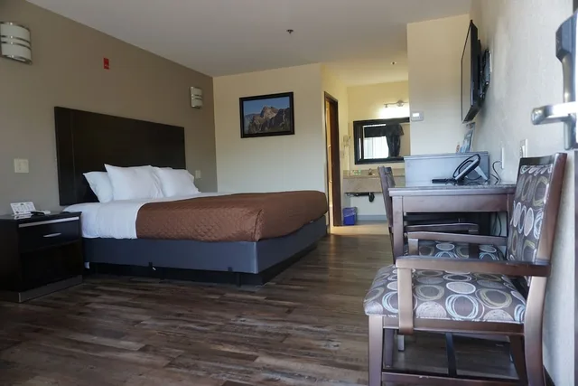غرفة قياسية بسرير كينج بإطلالة على الجبل، Yosemite Sierra Inn 6/10