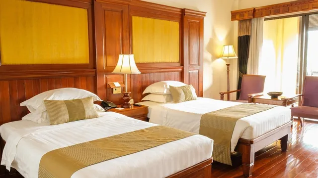 غرفة سوبيريور عائلية بسرير كينج وسريرين منفصلين بإطلالة على المدينة، Empress Angkor Resort Spa 10/10