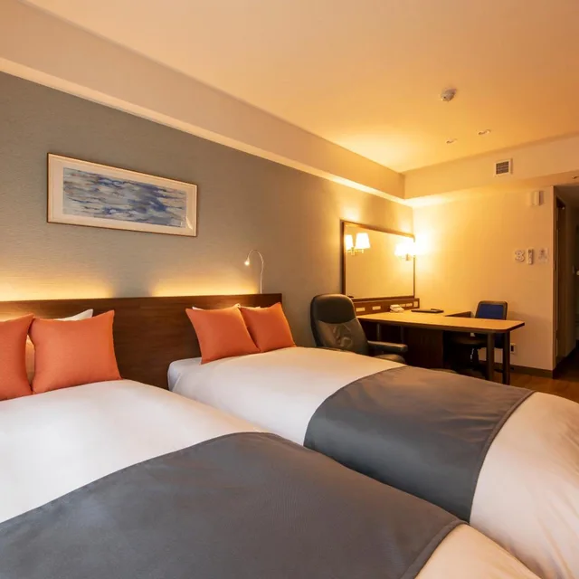 غرفة بسريرين منفصلين بشرفة، Hotel New Port Yokosuka 2/10