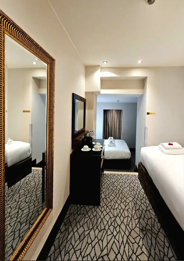 Standard, Triple, 1 Double and 1 Single Bed, Hyde Park International Hotel 7/7