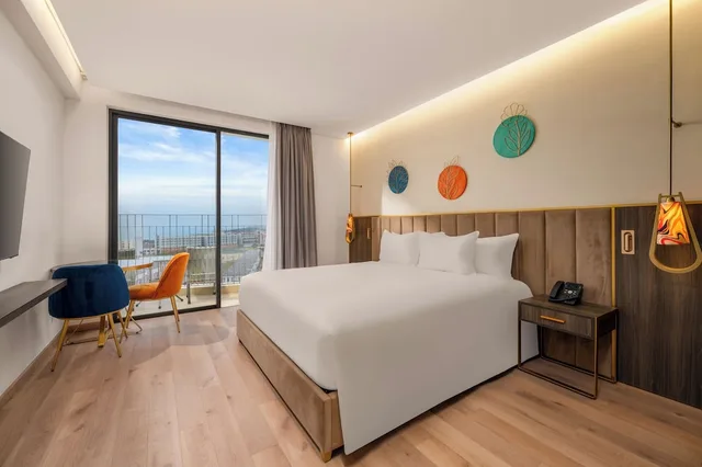 غرفة سوبيريور بسرير كينج بإطلالة على البحر، Wyndham Royal Beachfront Resort & Spa Hoi An Danang 4/10
