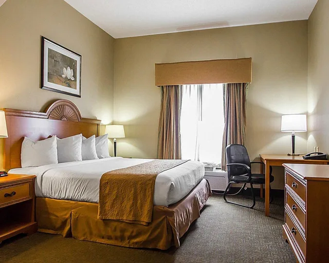 جناح بسرير كينج، Quality Inn and Suites Fishkill South Near I-84 6/10