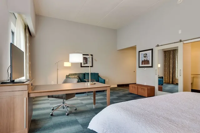 استوديو بسرير كينج مع أريكة لذوي الإعاقة، Hampton Inn & Suites Rome 5/5