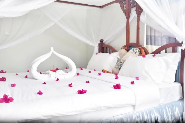 جناح جونيور، Sea Crest Hotel 1/2