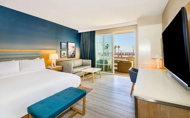 غرفة بسرير كينج بإطلالة جزئية على البحر، Inn at the Pier Pismo Beach 1/4