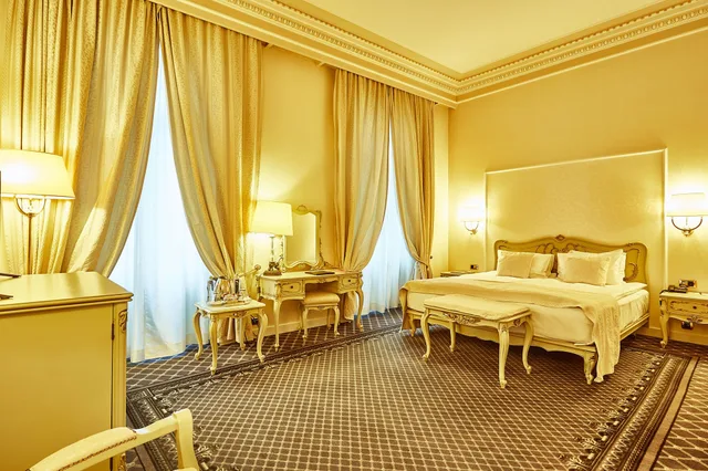 غرفة قياسية بسرير كينج، Grand Hotel Continental 5/10