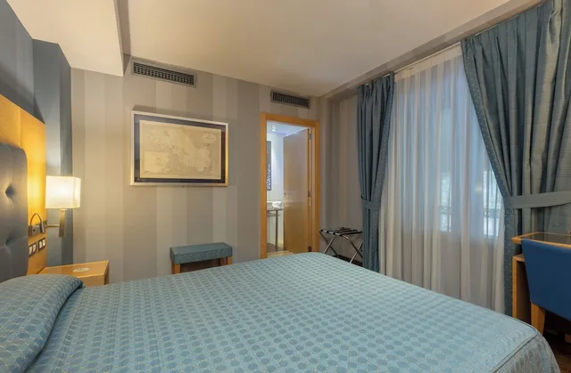 غرفة ثلاثية، Del Mar Hotel 4/8
