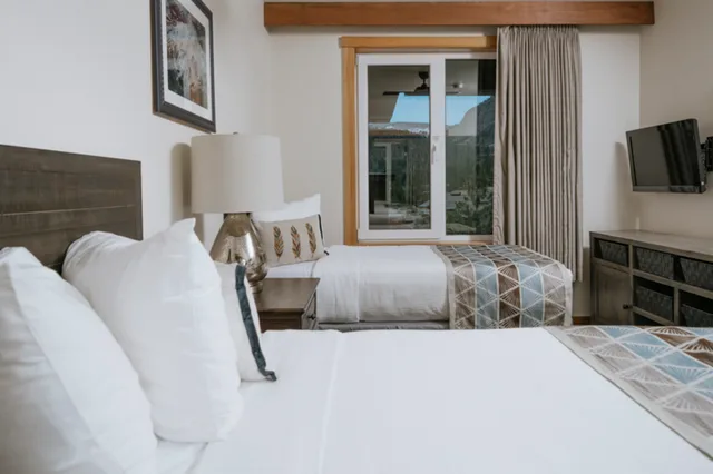 2 Bedrooms, Condo, King and Twin Beds, Juniper Springs Resort 1/4