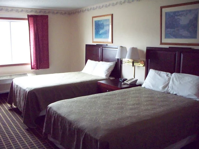 غرفة قياسية بسريرين مزدوجين، Country Inn Deerwood 1/3