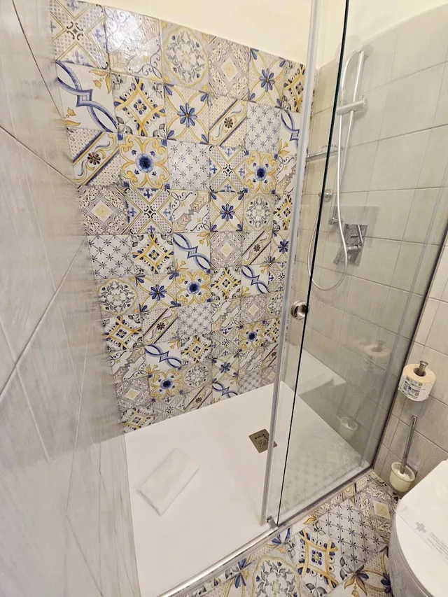غرفة بسرير كوين بإطلالة على البحر بشرفة، HOTEL CALA MARINA 10/10