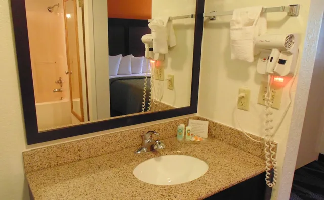 غرفة بسرير كينج، Quality Inn Creekside - Downtown Gatlinburg 9/10