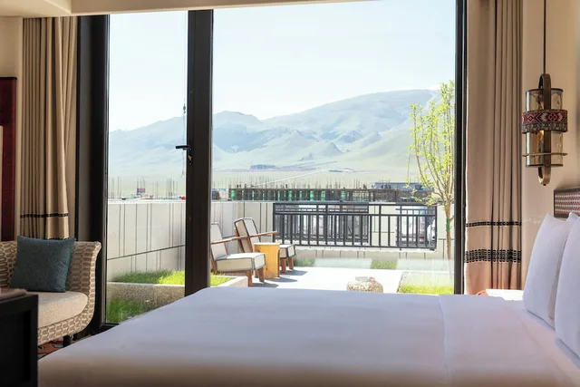 غرفة قياسية بسرير كينج بإطلالة على الفناء، Hotel Indigo Sayram Lake by IHG 5/10