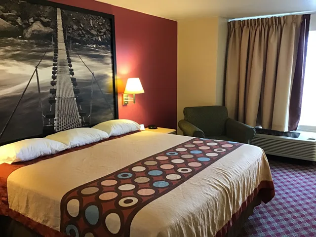 غرفة قياسية بسرير كينج، Super 8 By Wyndham Heyburn/Burley Area 1/10