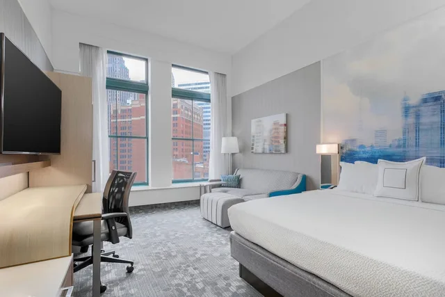 غرفة بسرير كينج بإطلالة على المدينة مع أريكة، Courtyard by Marriott Pittsburgh Downtown 2/6