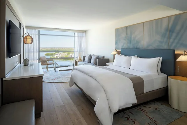 غرفة ديلوكس بسرير كينج بإطلالة مع أريكة، The Westin Tampa Bay 2/6