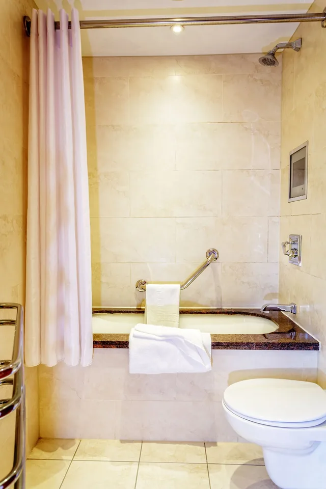 جناح جونيور بسرير كينج، Bryn Meadows Golf Hotel Spa 4/4