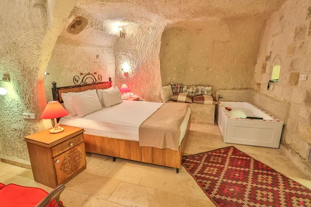 Cave, Deluxe, Hot Tub، Bedrock Cave Hotel 1/10