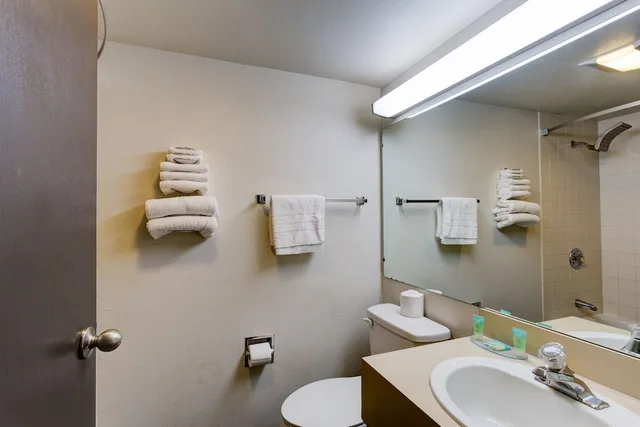 غرفة قياسية بسريرين كوين، Travelodge Cleveland/Willoughby 9/9