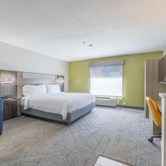 1 Bedroom, King Bed, Accessible, Holiday Inn Express Hotel Suites College Station 5/9