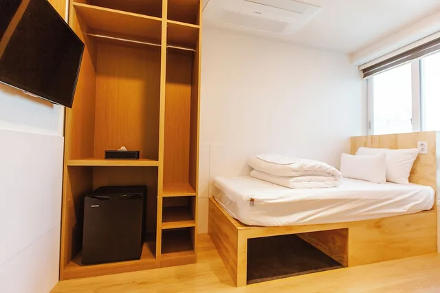غرفة بسريرين منفصلين بإطلالة على المدينة، Step Inn Myeongdong 2 1/2