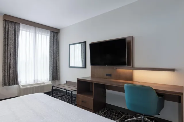غرفة بسرير كينج، La Quinta Inn and Suites by Wyndham Centralia 7/10