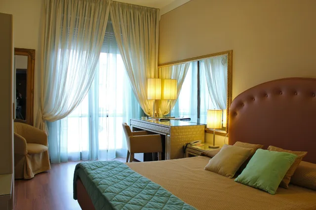 غرفة سوبيريور بسرير كوين، Hotel Continentale 3/6