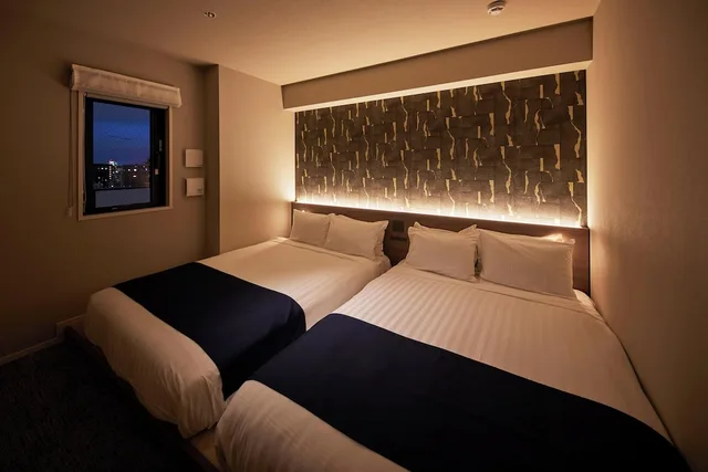 جناح ياباني بسريرين مزدوجين وفرشتي فوتون بشرفة بغرفة نوم واحدة مع أريكة، MONday Apart Premium Asakusa 5/10