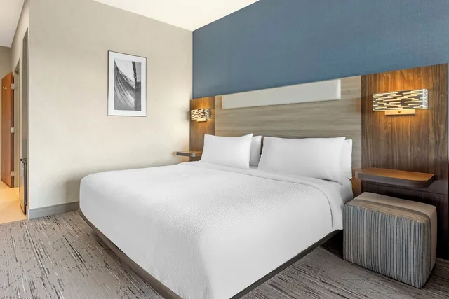 غرفة قياسية بسرير كينج بإطلالة على المدينة، Holiday Inn Express Hotel Suites Astoria 1/10