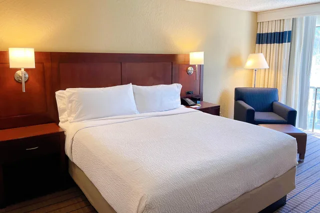 غرفة ديلوكس بسرير مزدوج، Four Points by Sheraton San Rafael Marin County 3/8