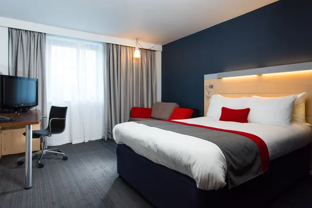 غرفة قياسية بسرير مزدوج مع أريكة، Holiday Inn Express Leeds City Centre 1/6